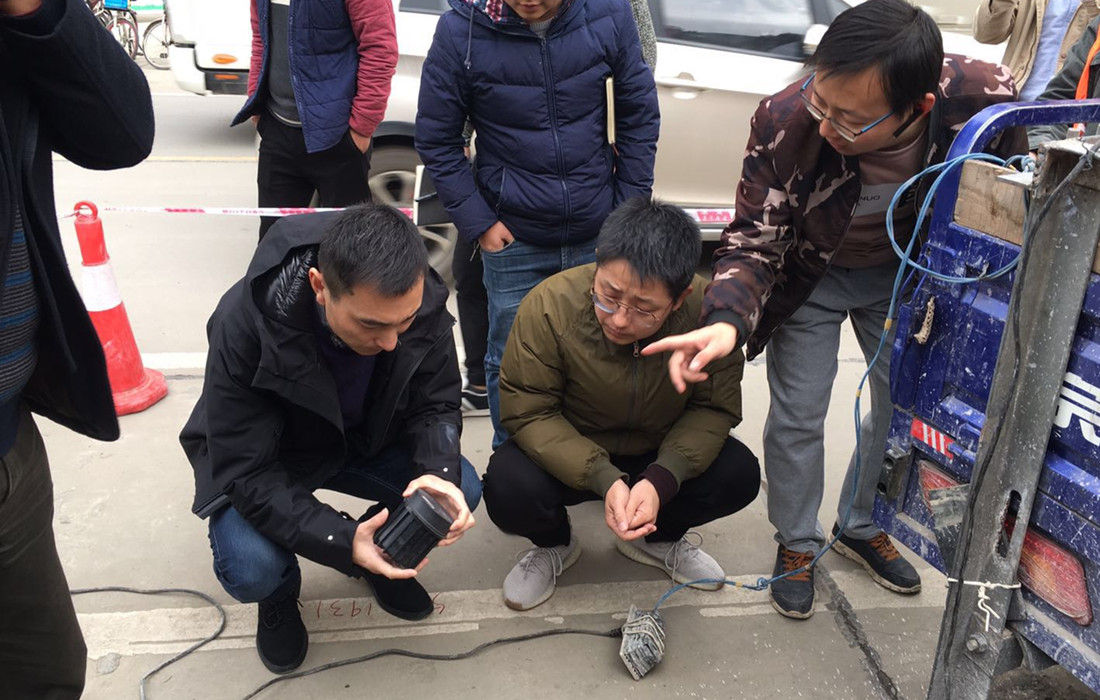 潘峰调研月亮湾公园停车场及地磁安装项目