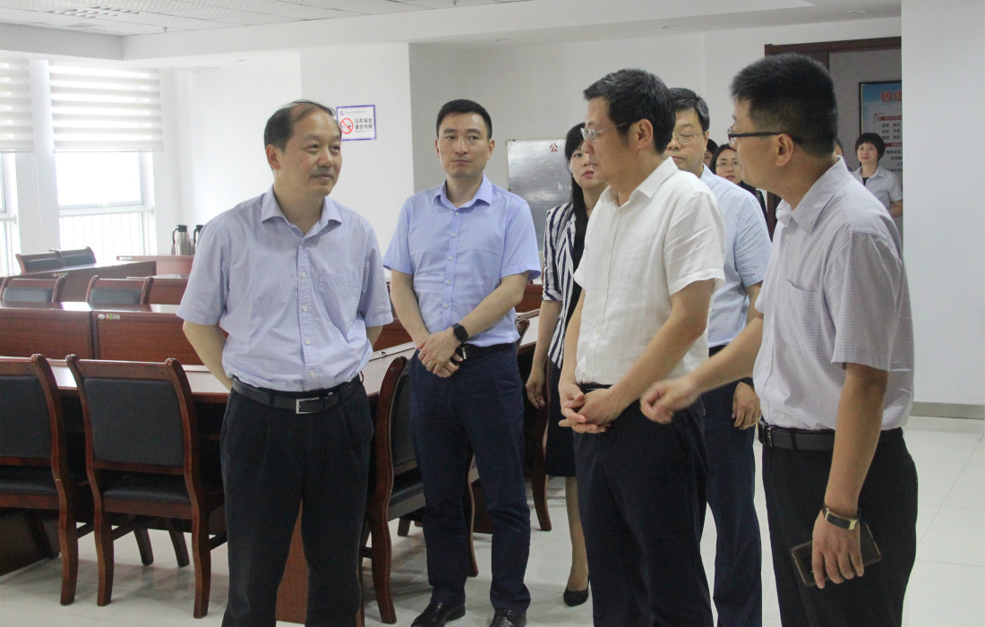 省地方金融监督管理局局长段银弟,副市长何飞一行调研中小担保公司
