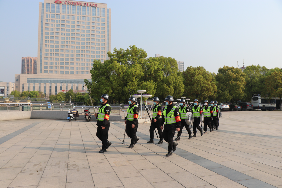 保安公司积极开展社会治安义务巡逻