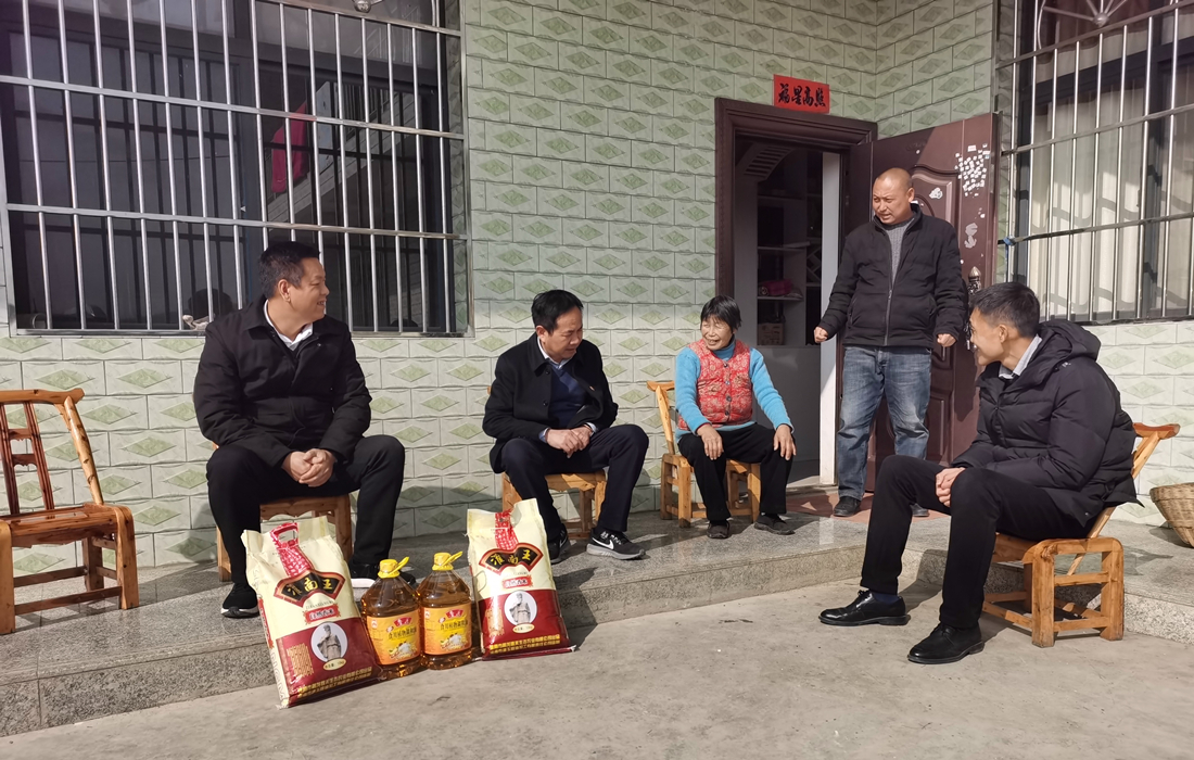 襄阳路桥走访慰问困难群体,真情点滴在心头-党群纪检- 汉江国投