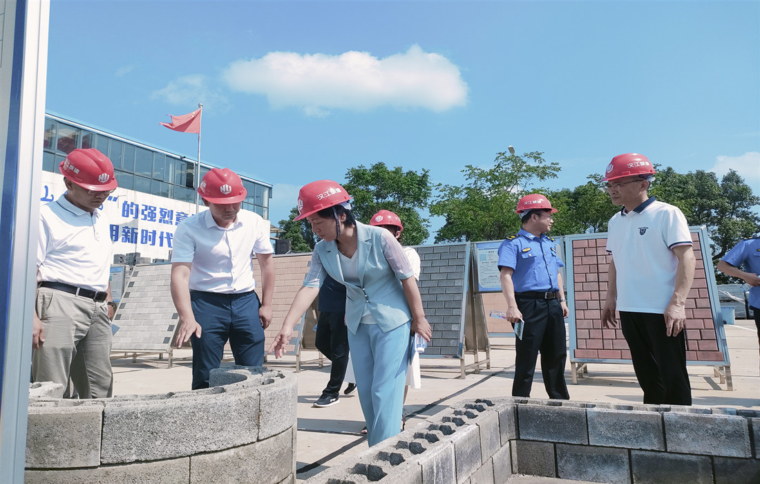 市人大常委会副主任范景玉一行调研汉江城建新材料公司