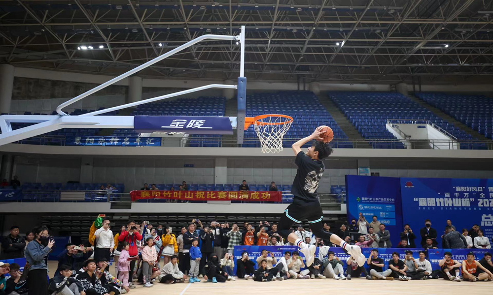 襄阳市第八届篮球联赛表演环节.jpg